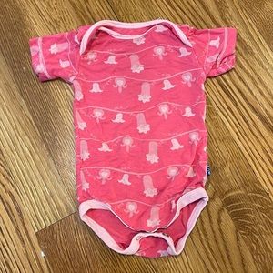 Kickee Pants onesie. 0-3mo. VGUC.